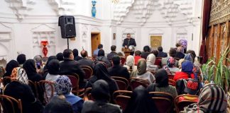 “ادبیات خلاق” در اردبیل ۲۳ اثر را روانه بازار کرد طراح و مبدع کلاسهای آموزشی "ادبیات خلاق" در اردبیل میگوید: شمار کتابهای شعر و رمان که متاثر از این دورههای آموزشی به زیور طبع آراسته شده، به ۲۳ مجلد رسیده است و کشف و هدایت نبوغ ادبی همچنان ادامه دارد.