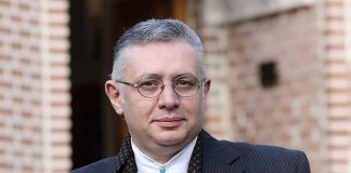 آثار ماندگار شهریار به زبان فارسی غزلها و تصنیفهای اوست