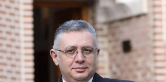 Avangardizmin Radikal Şairi vahid zeaee