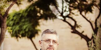 لبخند کذایی / شعری از وحید ضیائی وحید ضیائی